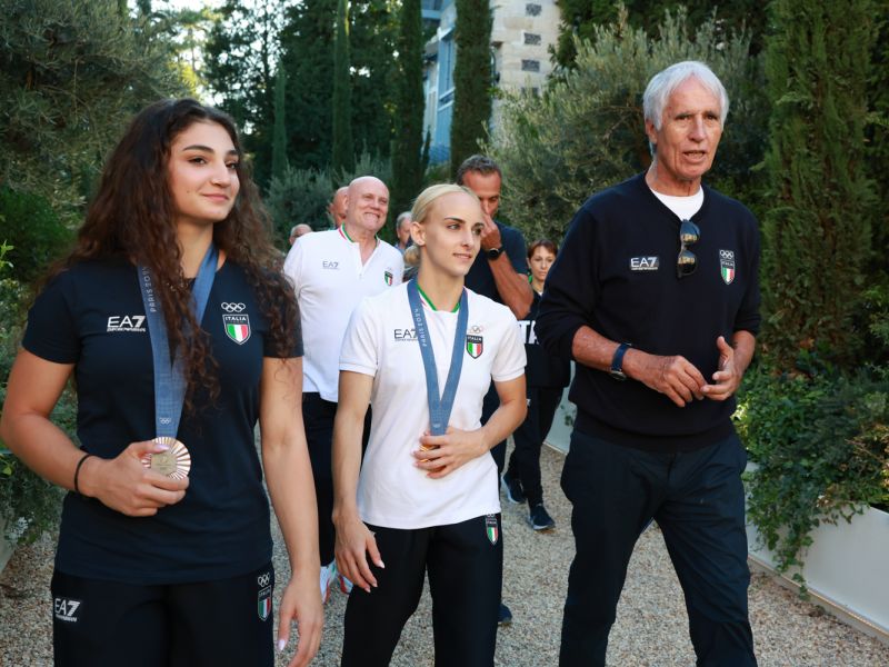 August 5: Alice D'Amato, Manila Esposito and men's foil team in Casa Italia