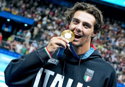 Nuoto, vola Thomas Ceccon: medaglia d'oro per l'azzurro nei 100 dorso