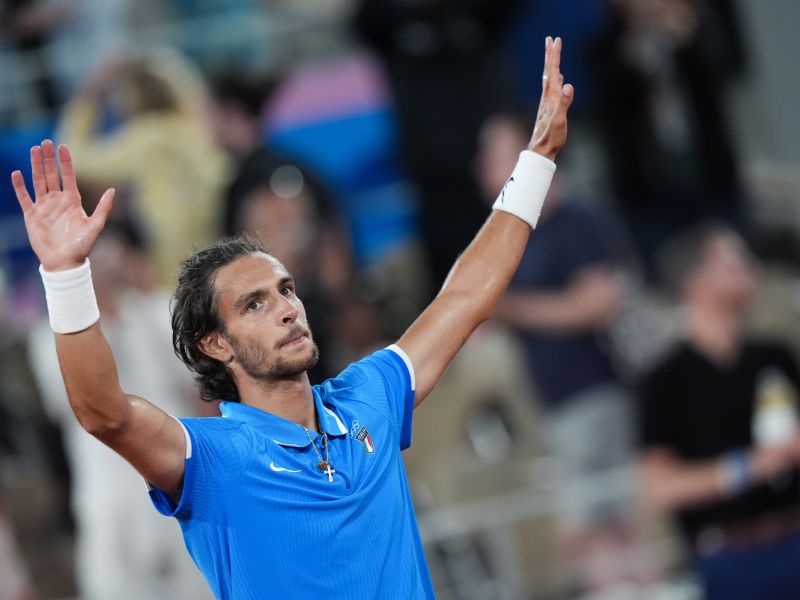 Tennis, Lorenzo Musetti sul podio: bronzo per l'azzurro