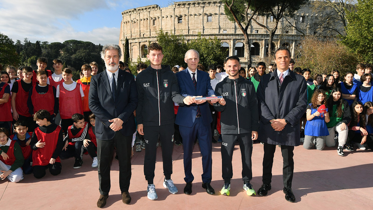 The “Terre de Jeux 2024” relay passes through Rome, a celebration for French and Italian students 500 days ahead of the Games