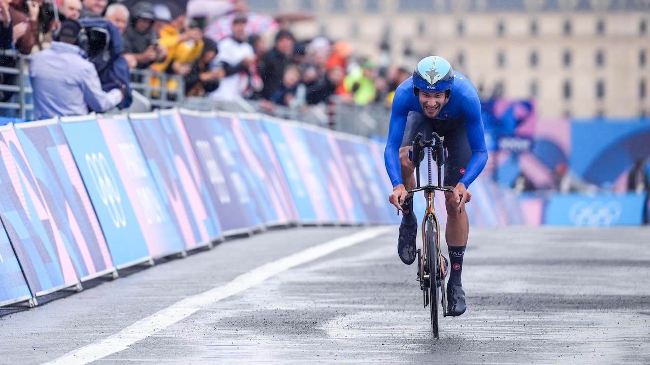 First Italian medal at Paris 2024: Ganna takes silver in the time trial in front of President Mattarella