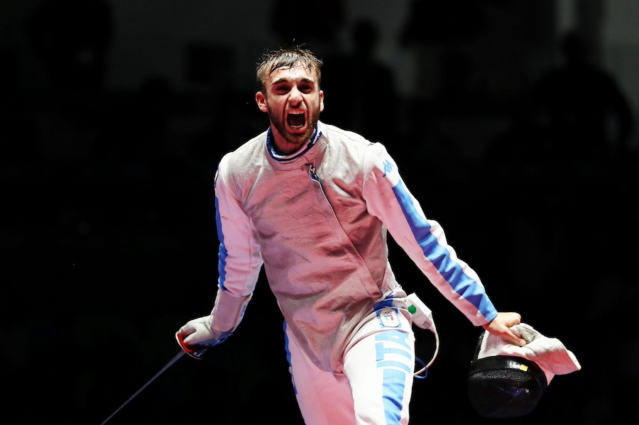 epa05463063 Daniele Garozzo of Italy celebrates after defeating Alexander Massialas of the USA in the men's Foil individual gold medal bout of the Rio 2016 Olympic Games Fencing events at the Carioca Arena 3 in the Olympic Park in Rio de Janeiro, Brazil, 07 August 2016.  EPA/JOSE MENDEZ