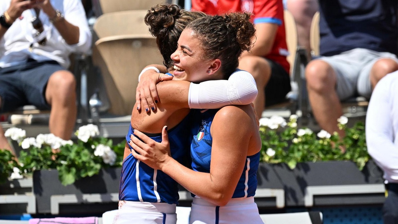 Tennis, Sara Errani e Jasmine Paolini fanno la storia: Italia in finale per l'oro nel doppio femminile