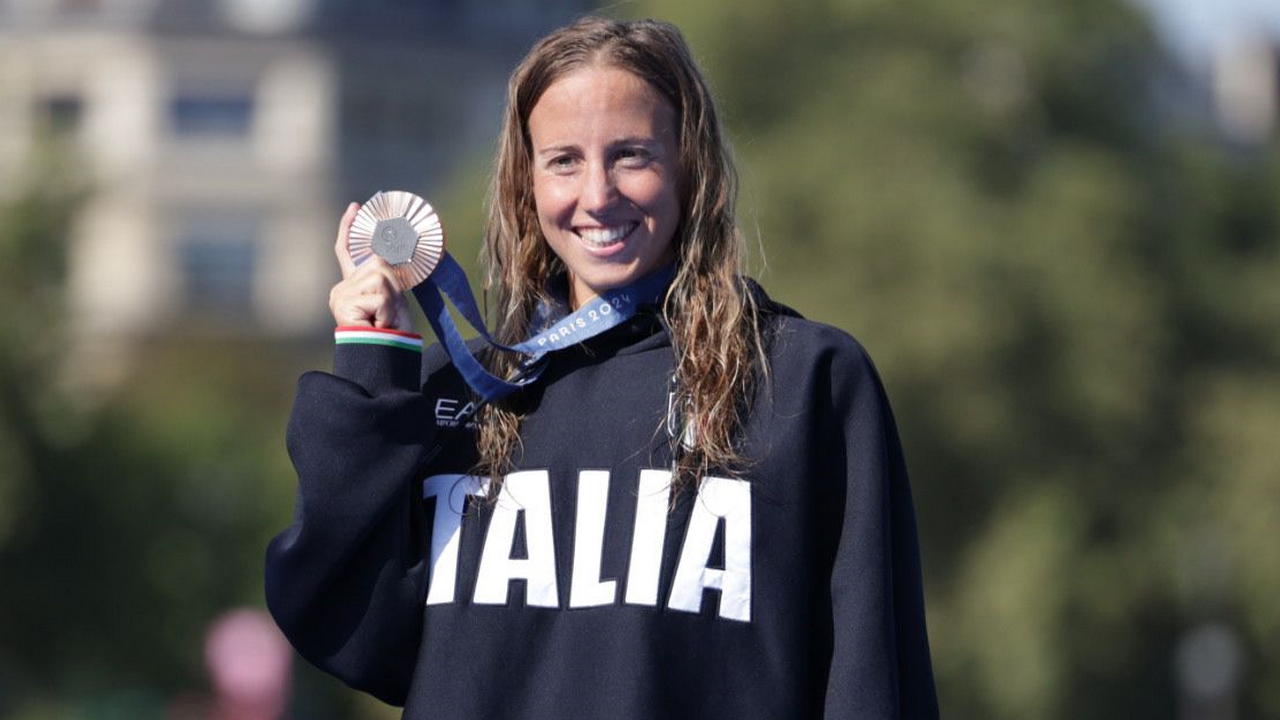 Spettacolo Taddeucci a Parigi 2024: doma la Senna e ottiene la medaglia di bronzo nella 10 km